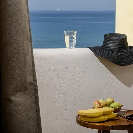 شقة فندقية Almi Of Naxos 4*