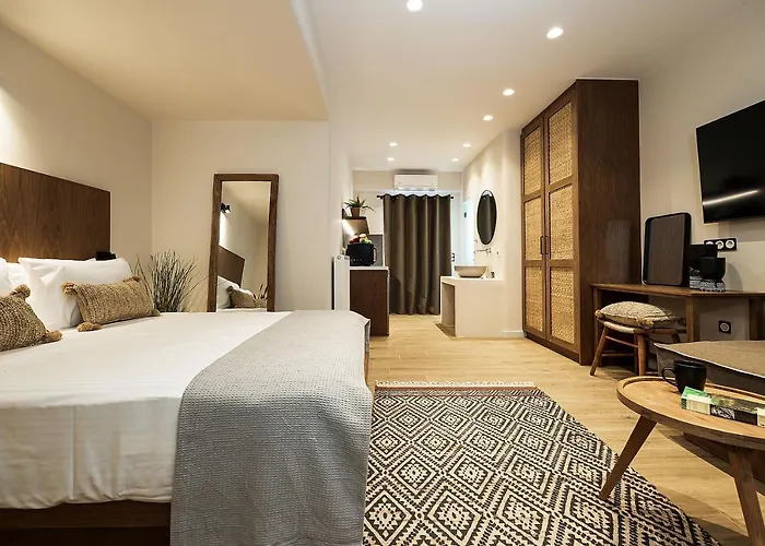 Almi Of Naxos Aparthotel