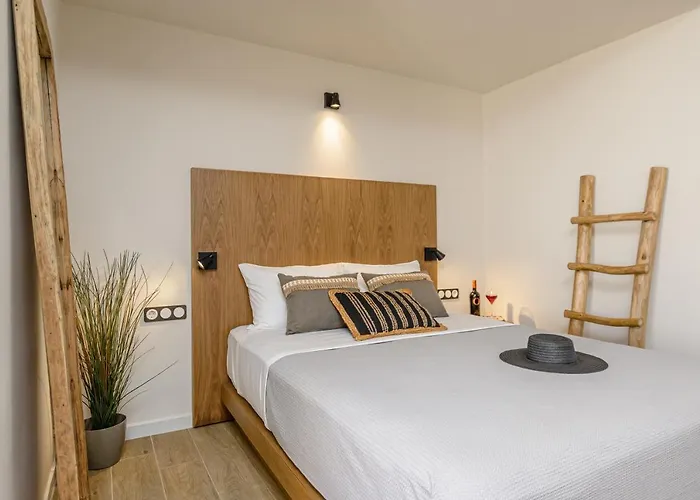 Almi Of Naxos Aparthotel